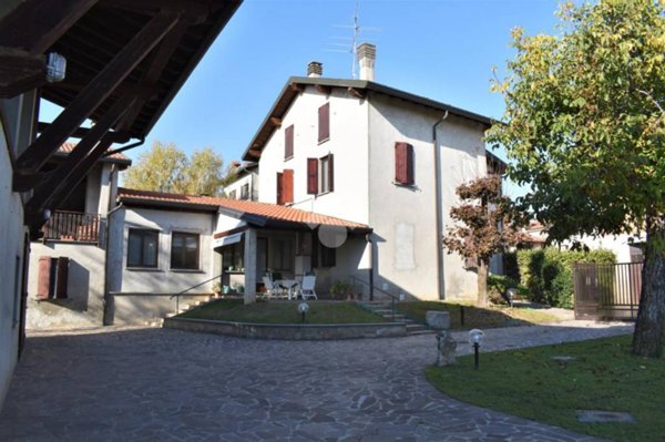 casa indipendente in vendita a Cantù in zona Vighizzolo