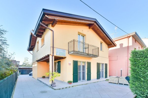 casa indipendente in vendita a Cantù