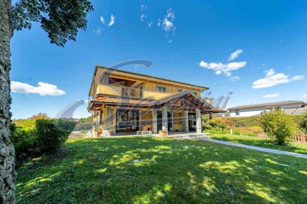 casa indipendente in vendita a Cantù