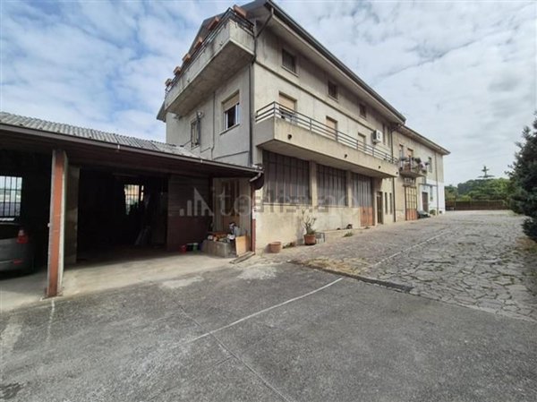 casale in vendita a Cantù in zona Cascina Amata