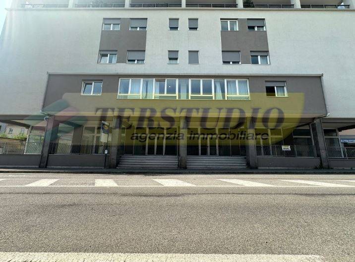 negozio in vendita a Cantù