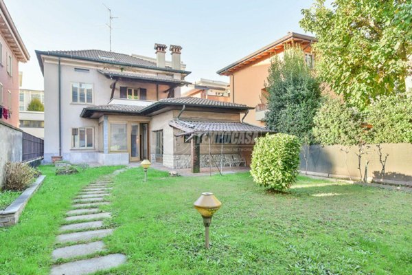 casa indipendente in vendita a Cantù