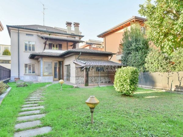 casa indipendente in vendita a Cantù