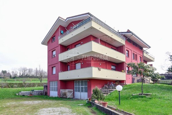 negozio in vendita a Cantù in zona Fecchio