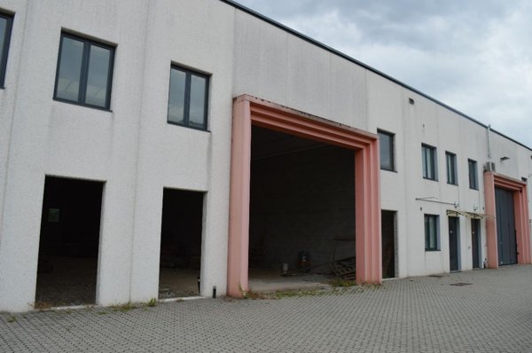 capannone in vendita a Cantù