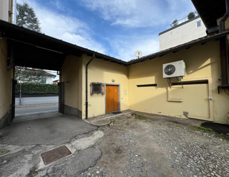 negozio in vendita a Cantù