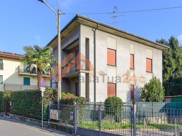 casa indipendente in vendita a Cantù
