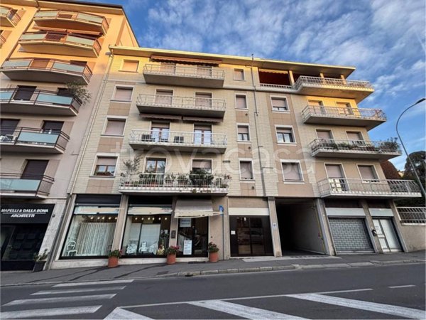 negozio in vendita a Cantù