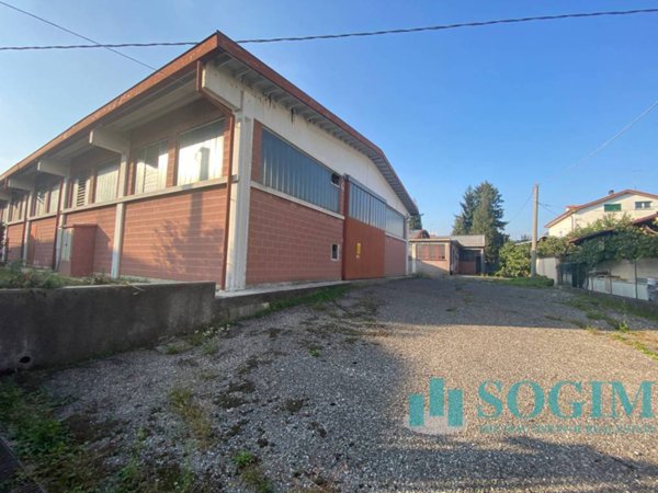 locale commerciale in vendita a Cantù