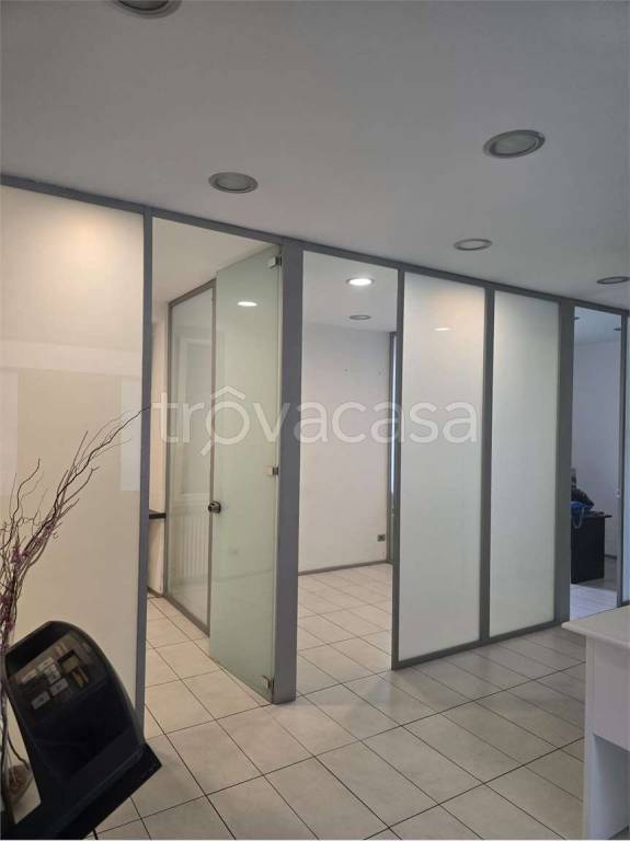 ufficio in vendita a Cantù in zona Vighizzolo