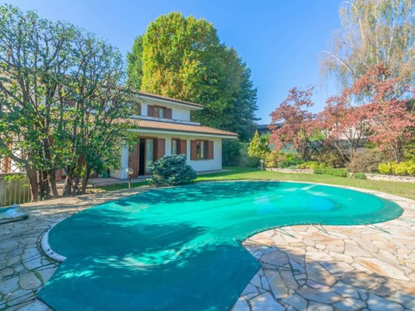 casa indipendente in vendita a Cantù