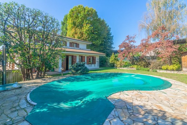 casa indipendente in vendita a Cantù