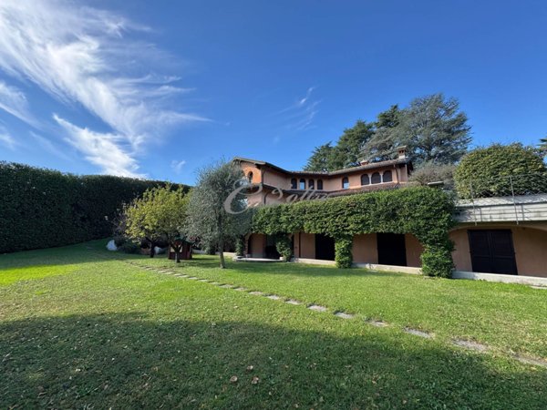 casa indipendente in vendita a Cantù