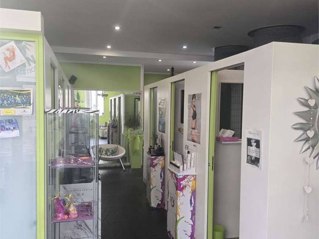 negozio in vendita a Cantù in zona Vighizzolo