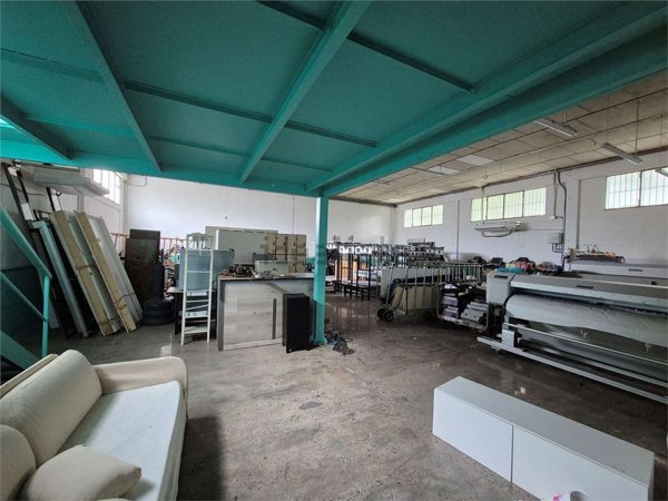 locale di sgombero in vendita a Cantù