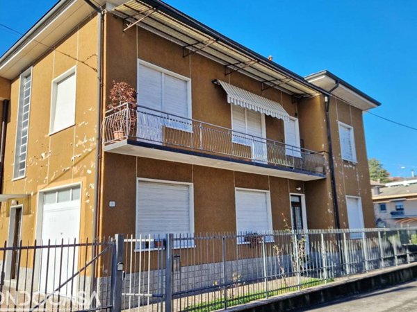 casa indipendente in vendita a Cantù