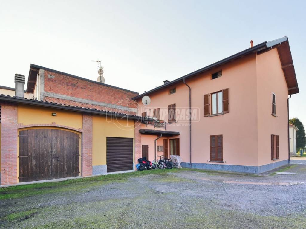 intera palazzina in vendita a Cantù in zona Vighizzolo