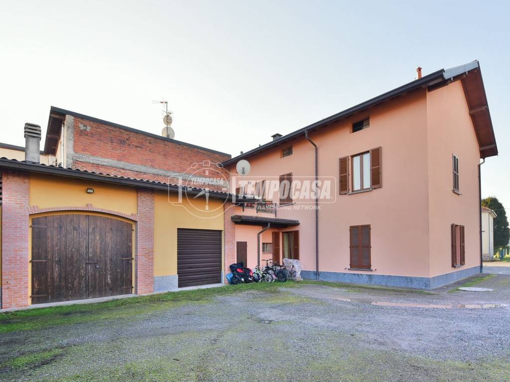 intera palazzina in vendita a Cantù in zona Vighizzolo