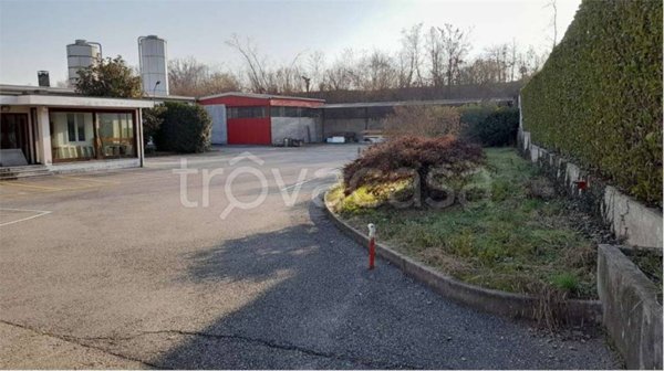 locale commerciale in vendita a Cantù