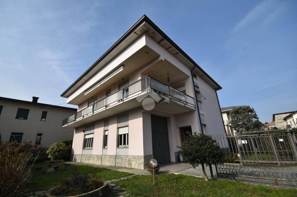 casa indipendente in vendita a Cantù
