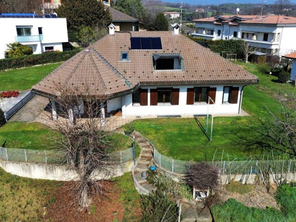 esavano in vendita a Cantù