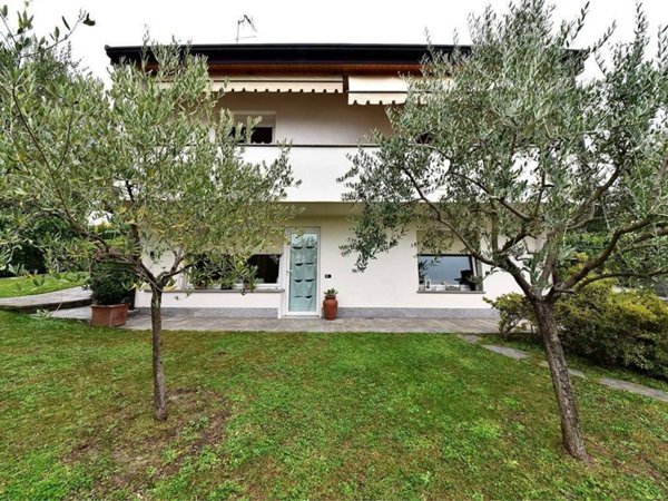 casa indipendente in vendita a Cantù in zona Fecchio