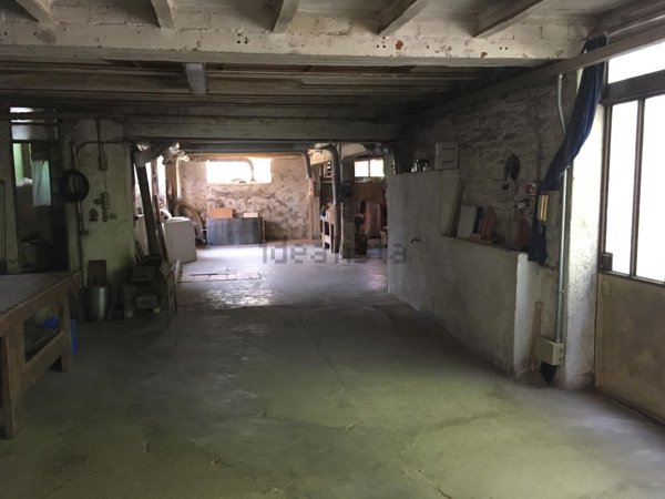 capannone in vendita a Cantù in zona Vighizzolo