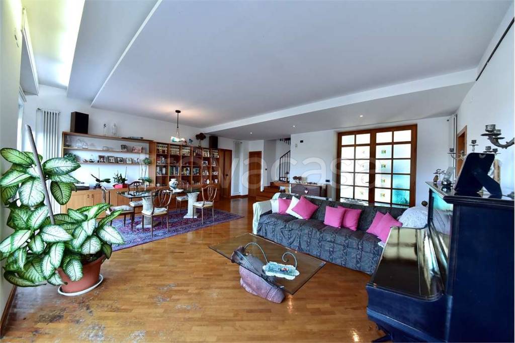 casa indipendente in vendita a Cantù