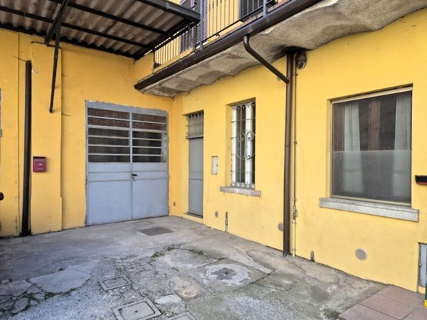 casale in vendita a Cantù in zona Cascina Amata