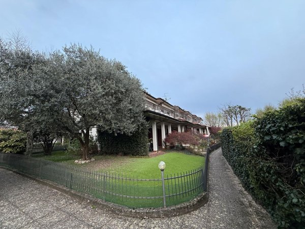 casa indipendente in vendita a Cantù