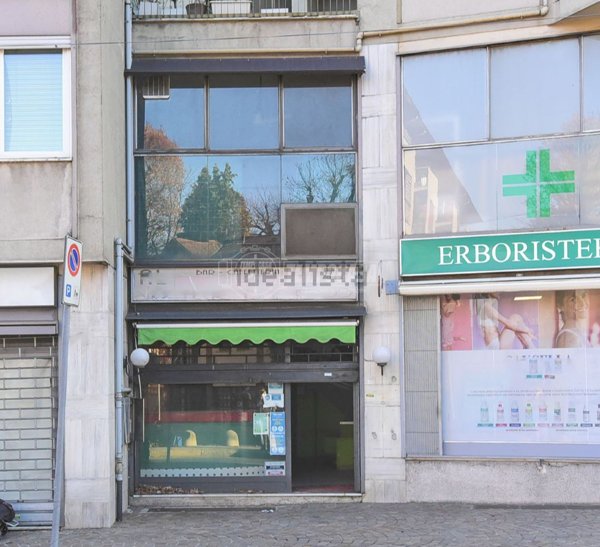 locale commerciale in vendita a Cantù