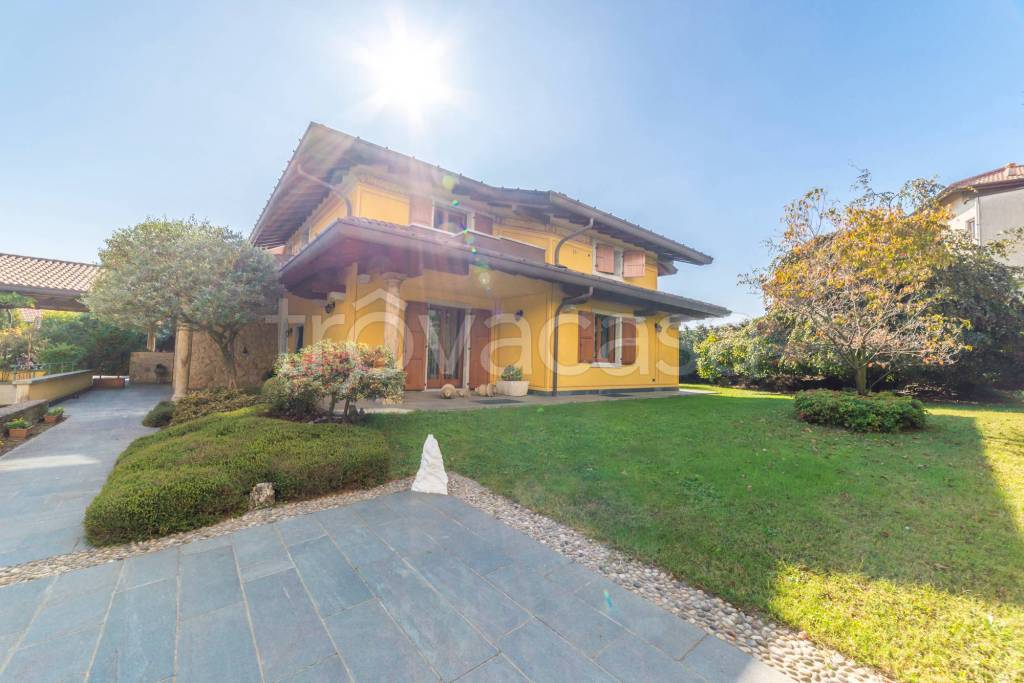 casa indipendente in vendita a Cantù