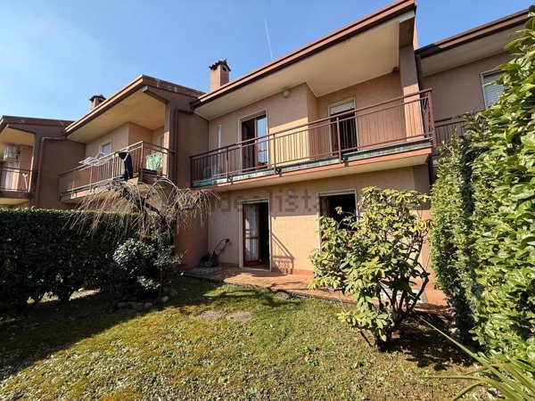 casa indipendente in vendita a Cantù in zona Vighizzolo