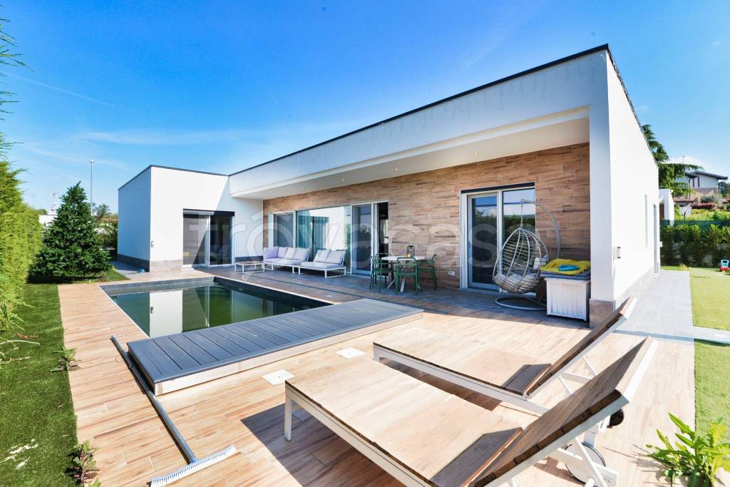 casa indipendente in vendita a Cantù