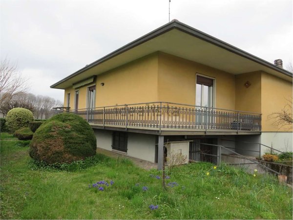 casa indipendente in vendita a Cantù