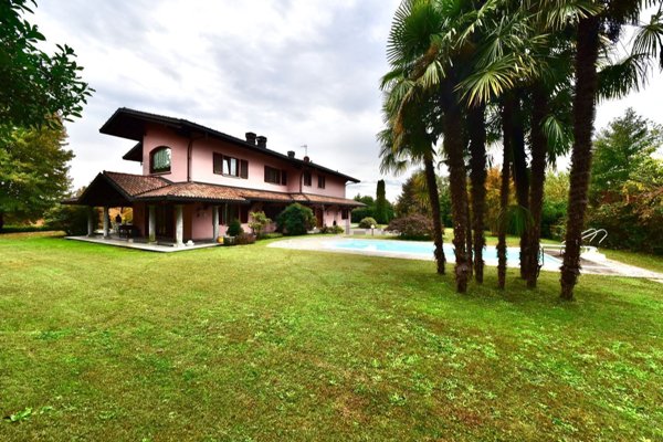 casa indipendente in vendita a Cantù