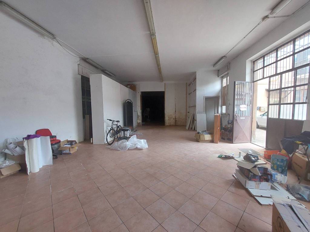 locale commerciale in vendita a Cantù