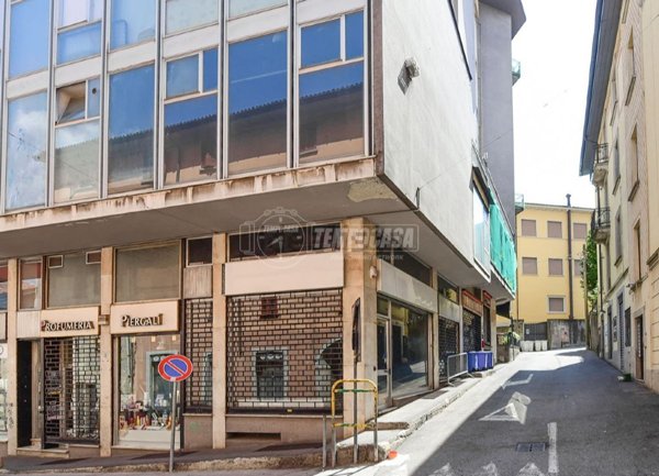 negozio in vendita a Cantù
