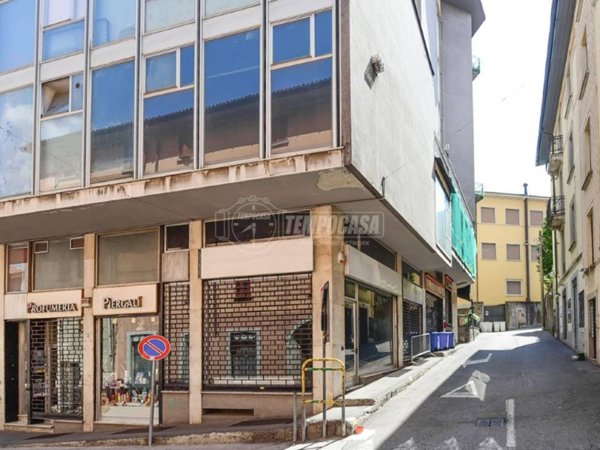 negozio in vendita a Cantù