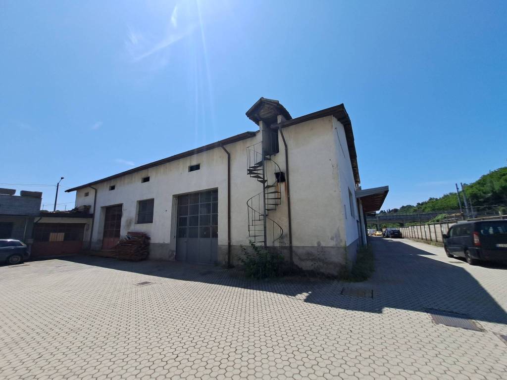 locale commerciale in vendita a Cantù in zona Cantù Asnago