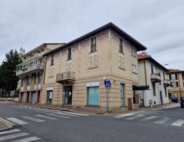 negozio in vendita a Cantù