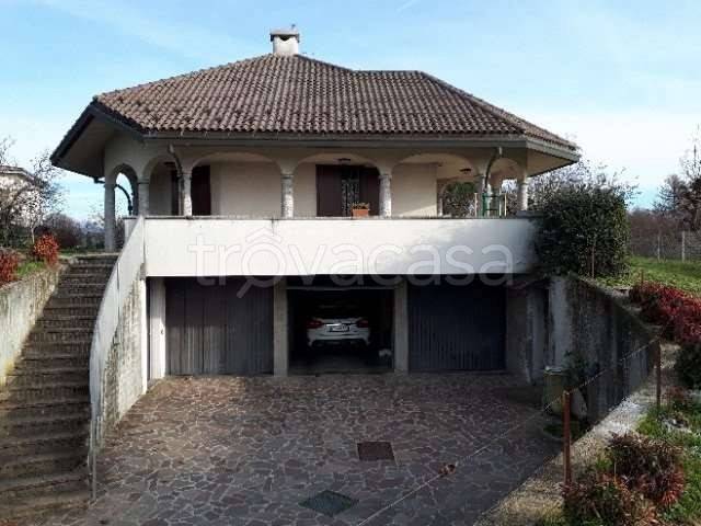 casa indipendente in vendita a Cantù in zona Fecchio