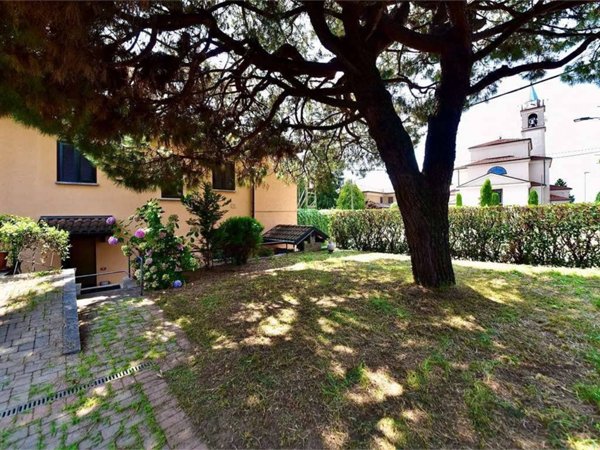 casa semindipendente in vendita a Cantù in zona Cascina Amata