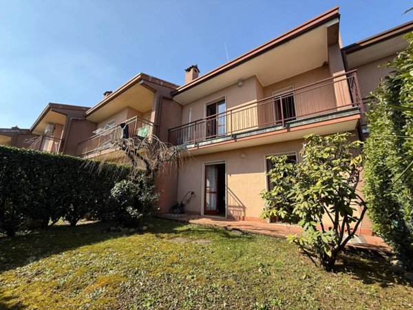 casa indipendente in vendita a Cantù in zona Vighizzolo