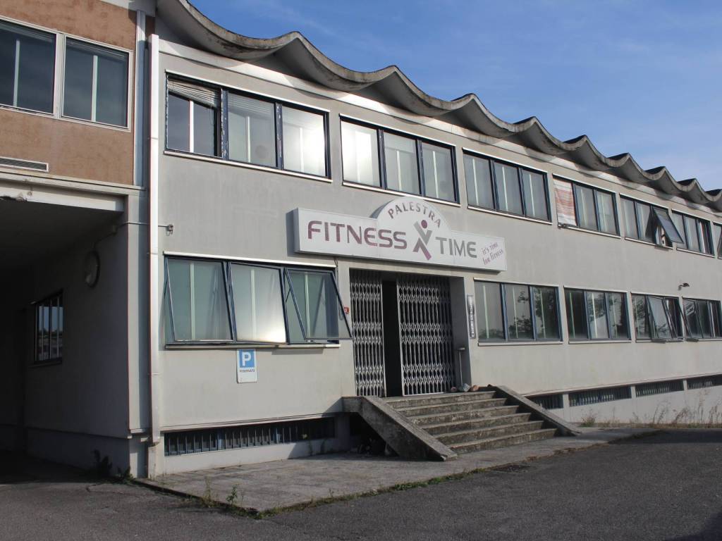 locale commerciale in vendita a Cantù in zona Vighizzolo