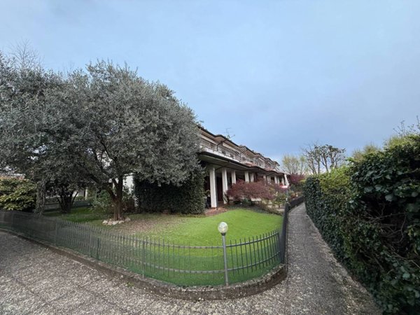 casa indipendente in vendita a Cantù