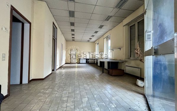 negozio in vendita a Cantù