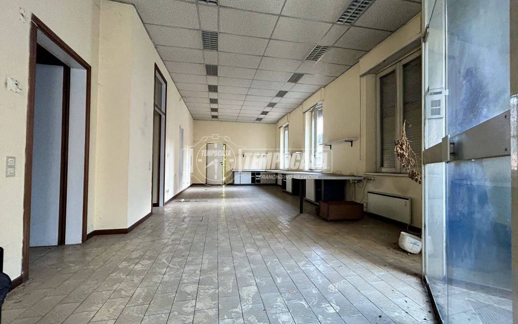negozio in vendita a Cantù