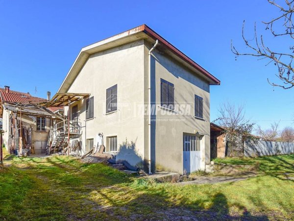 casa indipendente in vendita a Cantù in zona Fecchio