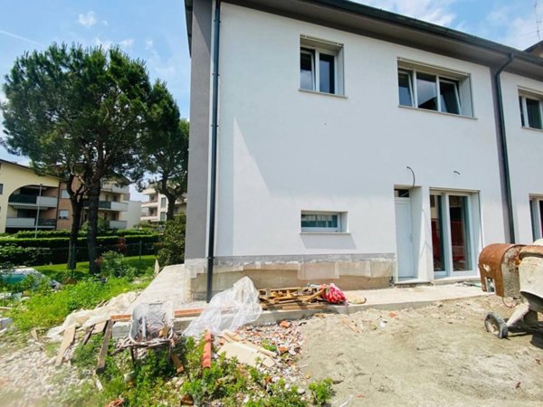 casa indipendente in vendita a Cantù